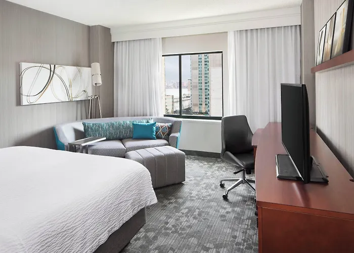 Courtyard By Marriott Jersey City Newport